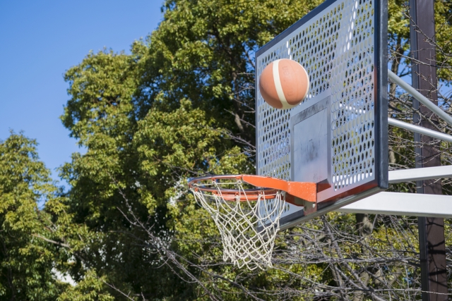 3ポイントシュートがゴールに入るところ